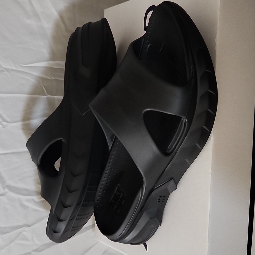 GIVENCHY SLIDES